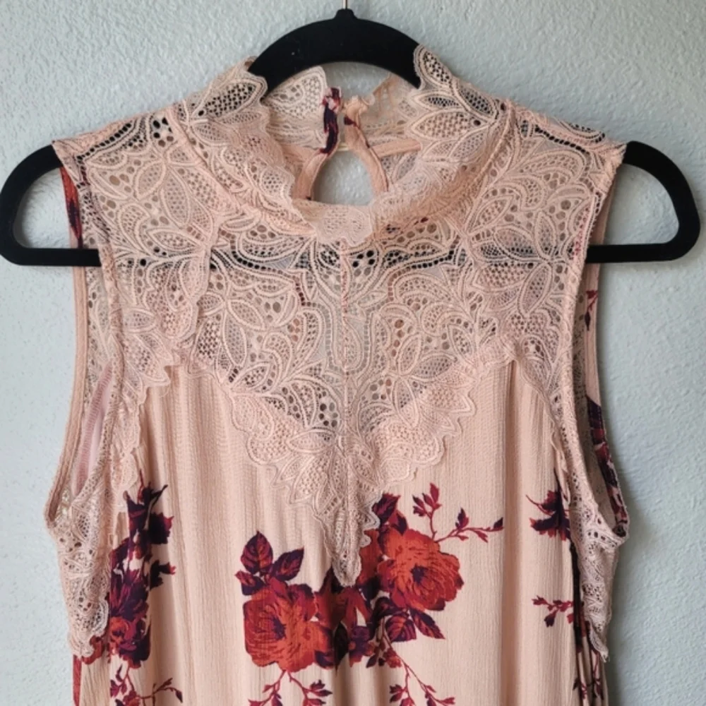 Mystree Sleeveless Floral Lace Mini Dress Size Medium Color Pink Floral